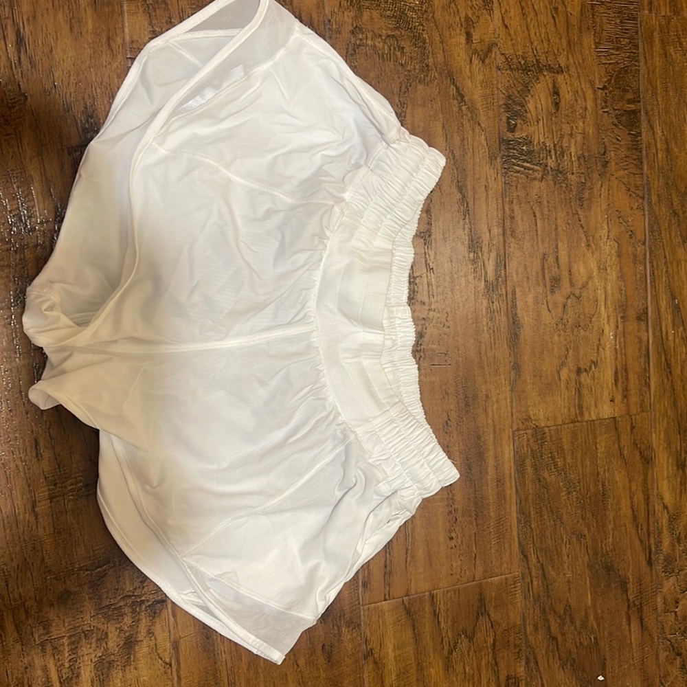 Lulu Hotty hot short size 6 2.5 inch